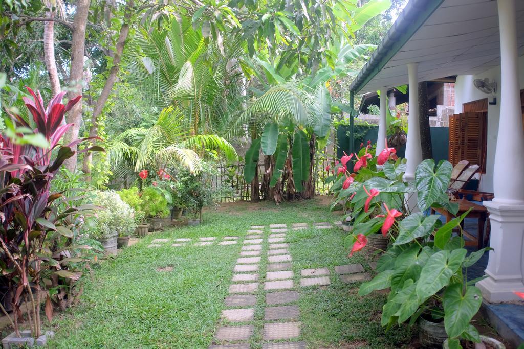 Sansala Guesthouse & Restaurant Tangalle Esterno foto