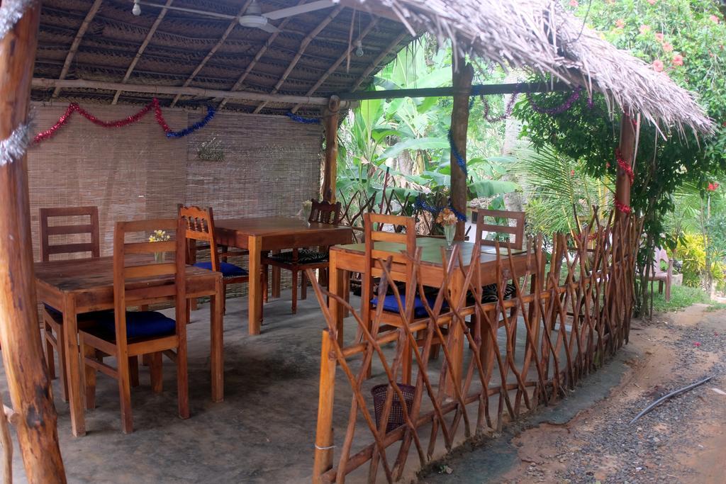 Sansala Guesthouse & Restaurant Tangalle Esterno foto